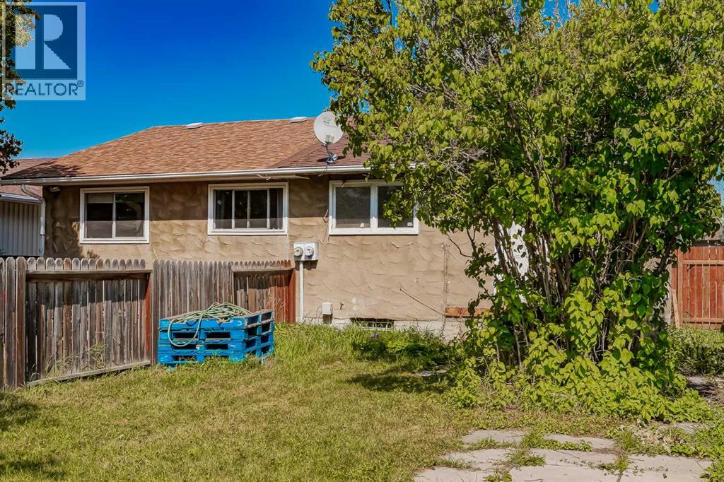 Single Family House Bungalow for Sale in  Rundlelawn Court NE Rundle Calgary 