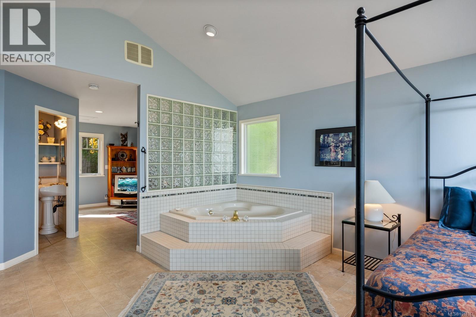 3495 Harwood Rd, Hornby Island