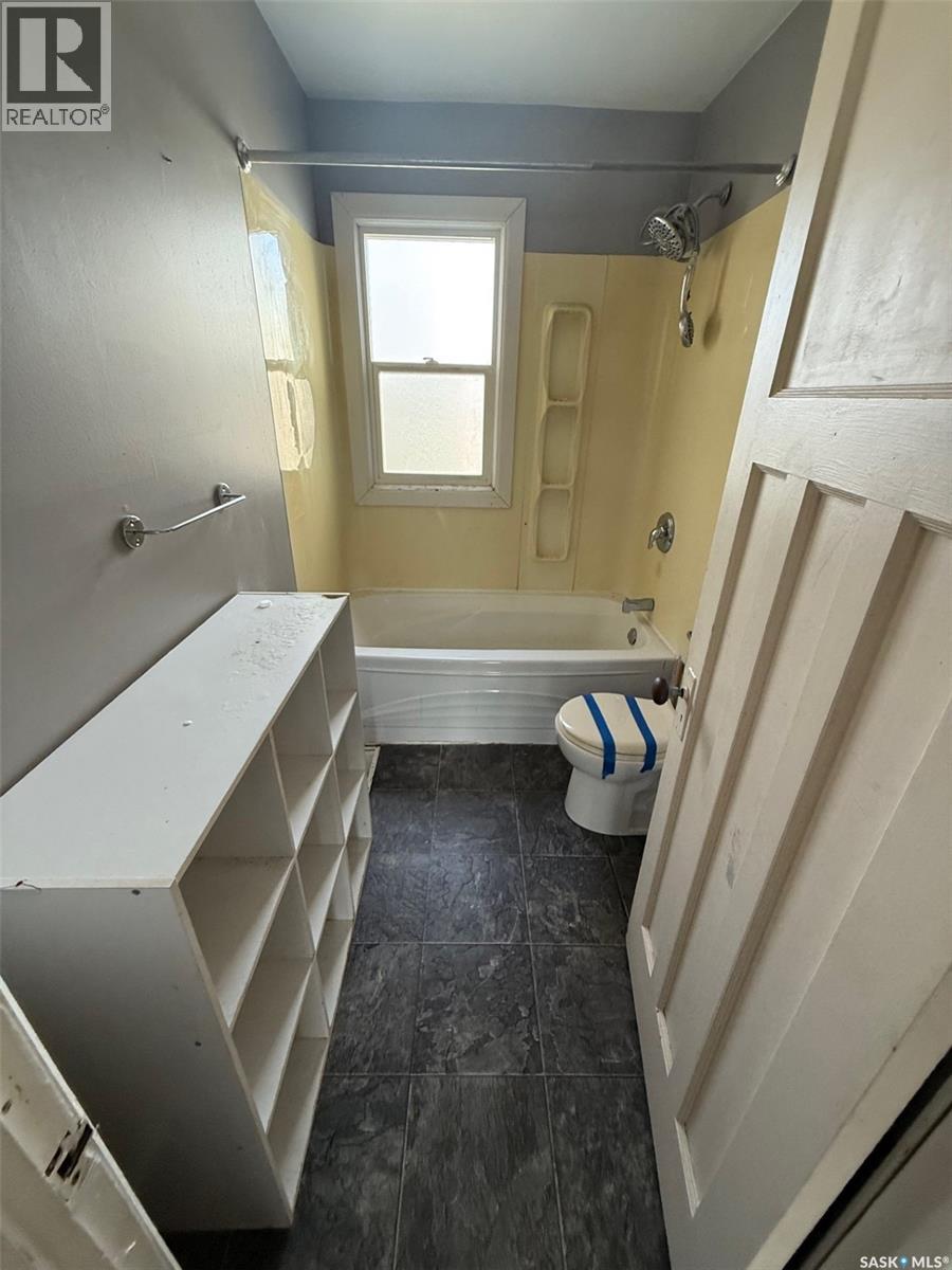 Single Family House Bungalow for Sale in  Merritt CRESCENT Regina 