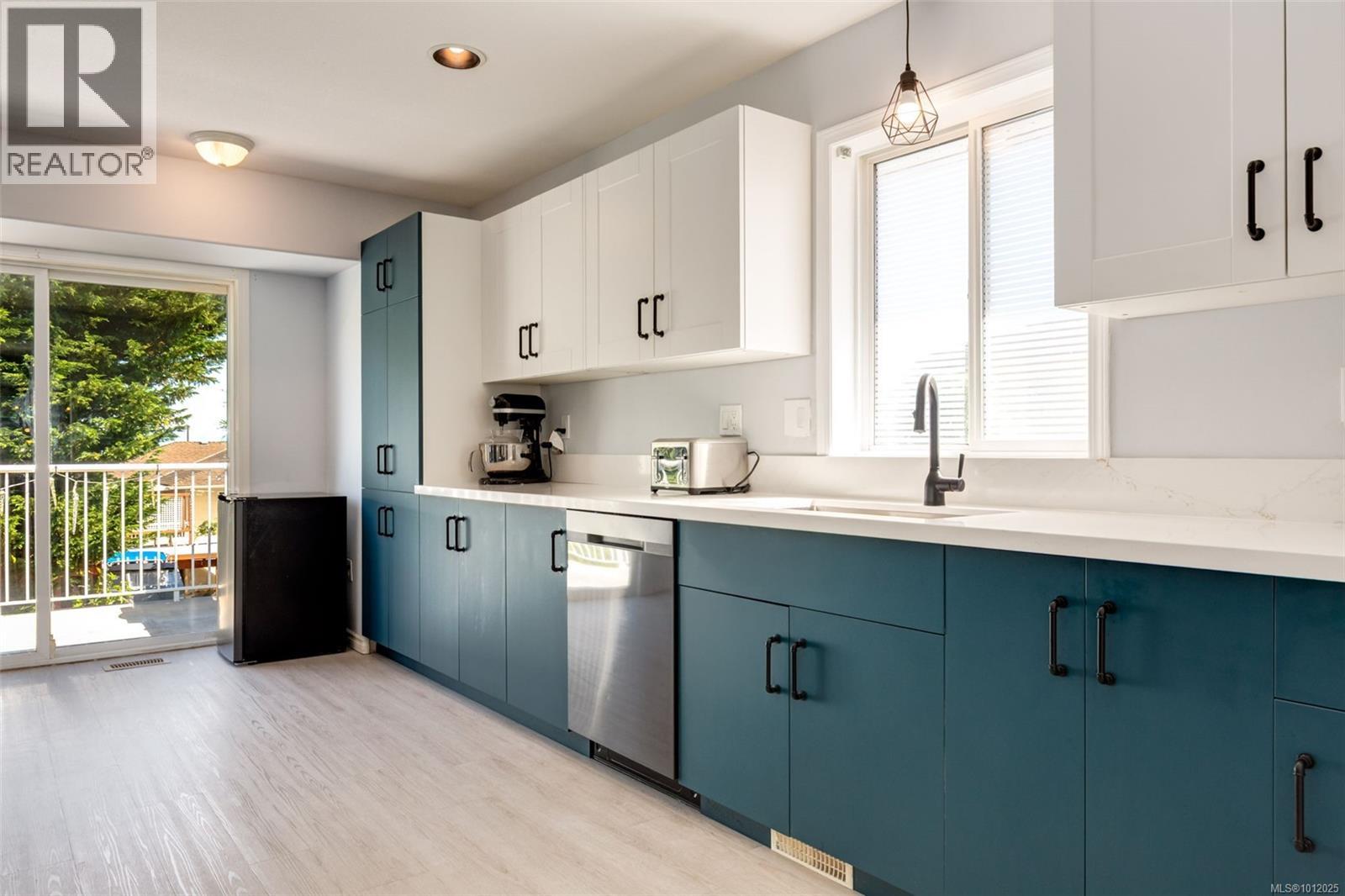 6422 Dover Rd, Nanaimo