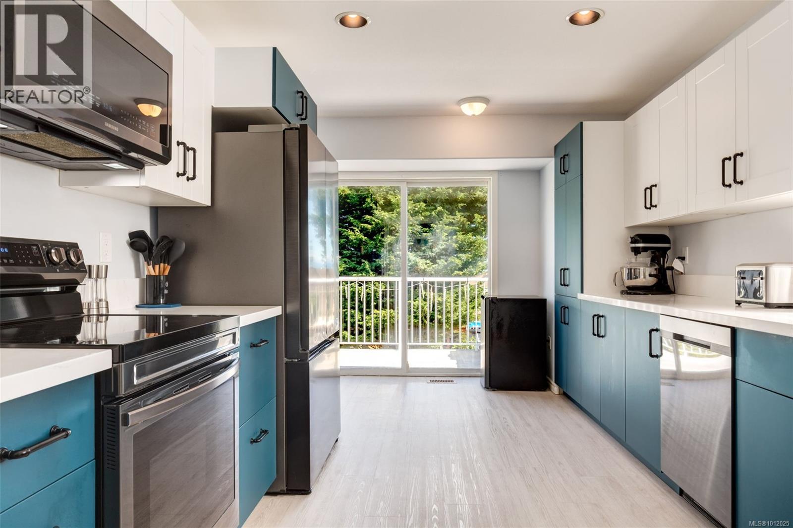 6422 Dover Rd, Nanaimo