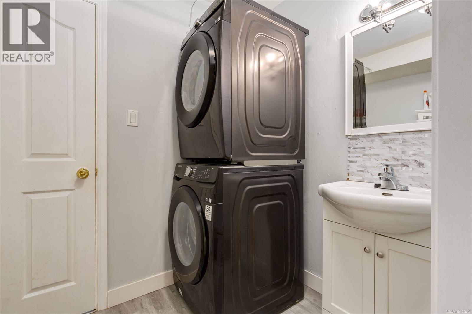 6422 Dover Rd, Nanaimo