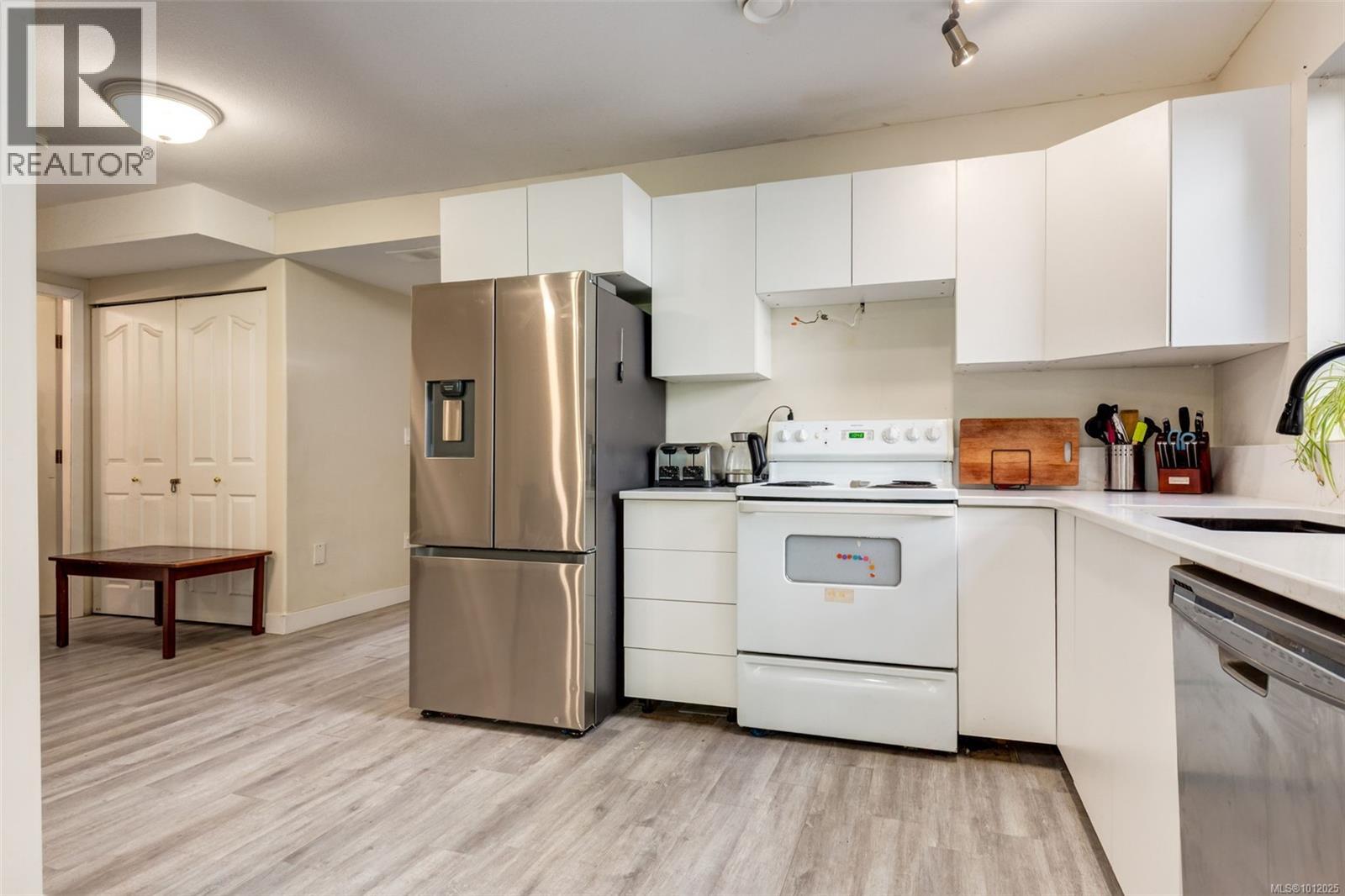 6422 Dover Rd, Nanaimo