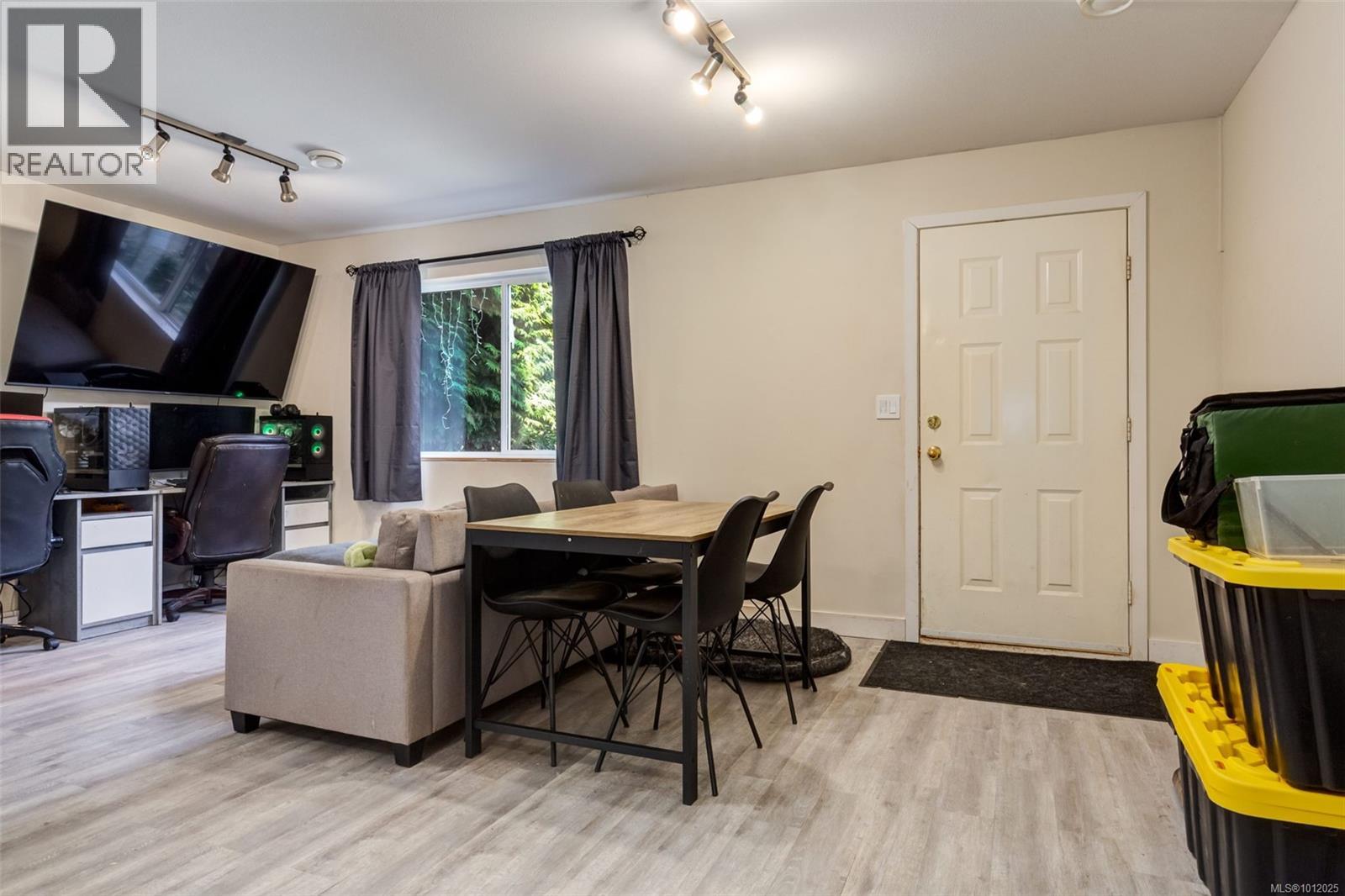 6422 Dover Rd, Nanaimo