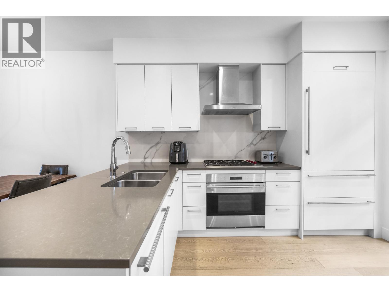 5 1133 RIDGEWOOD DRIVE, North Vancouver