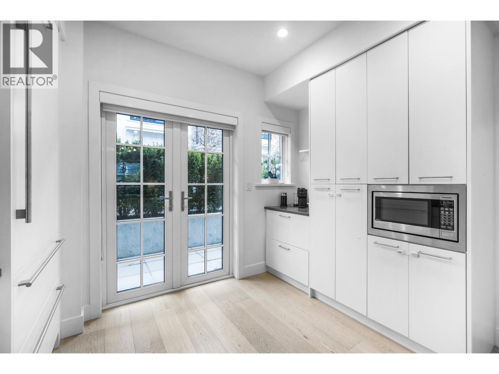 5 1133 RIDGEWOOD DRIVE, North Vancouver