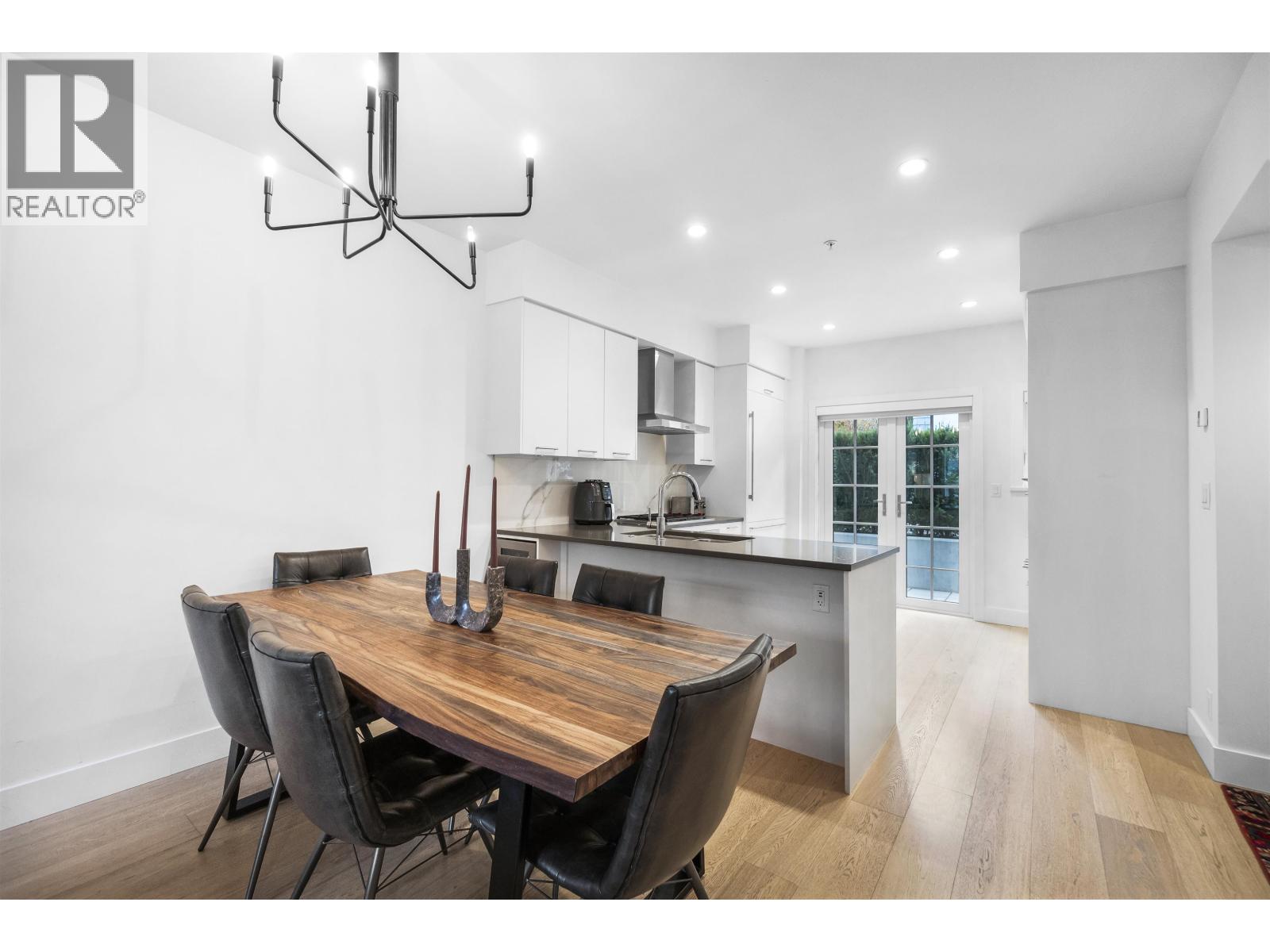 5 1133 RIDGEWOOD DRIVE, North Vancouver