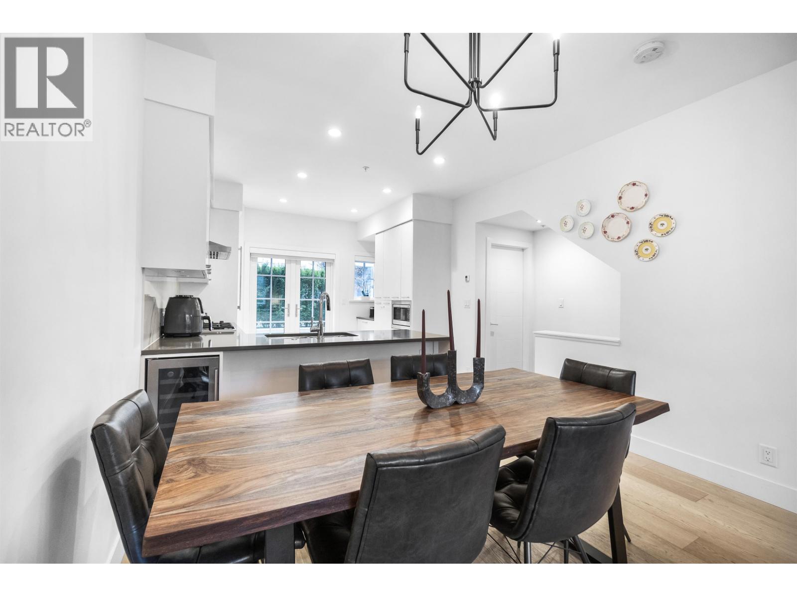 5 1133 RIDGEWOOD DRIVE, North Vancouver