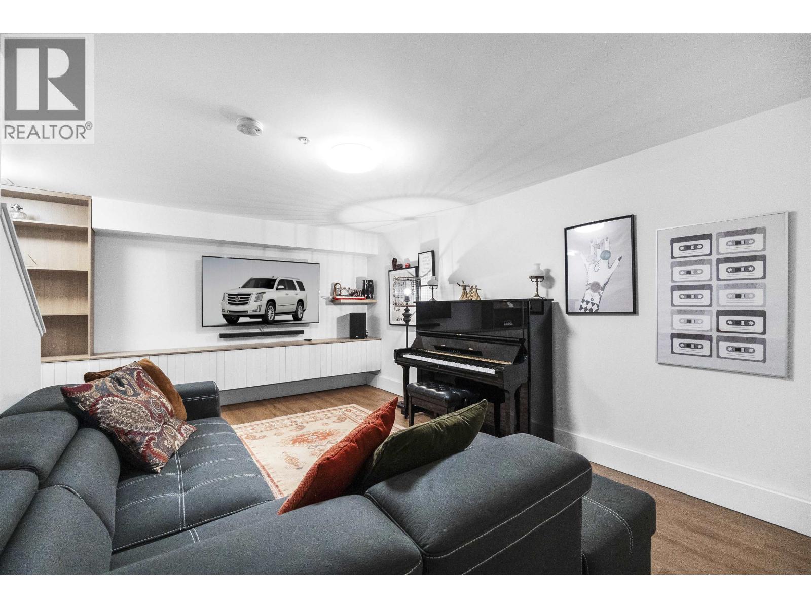 5 1133 RIDGEWOOD DRIVE, North Vancouver