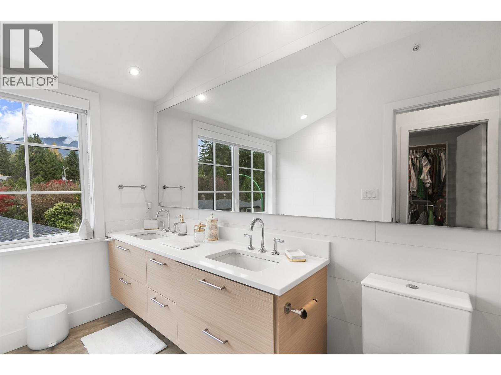 5 1133 RIDGEWOOD DRIVE, North Vancouver