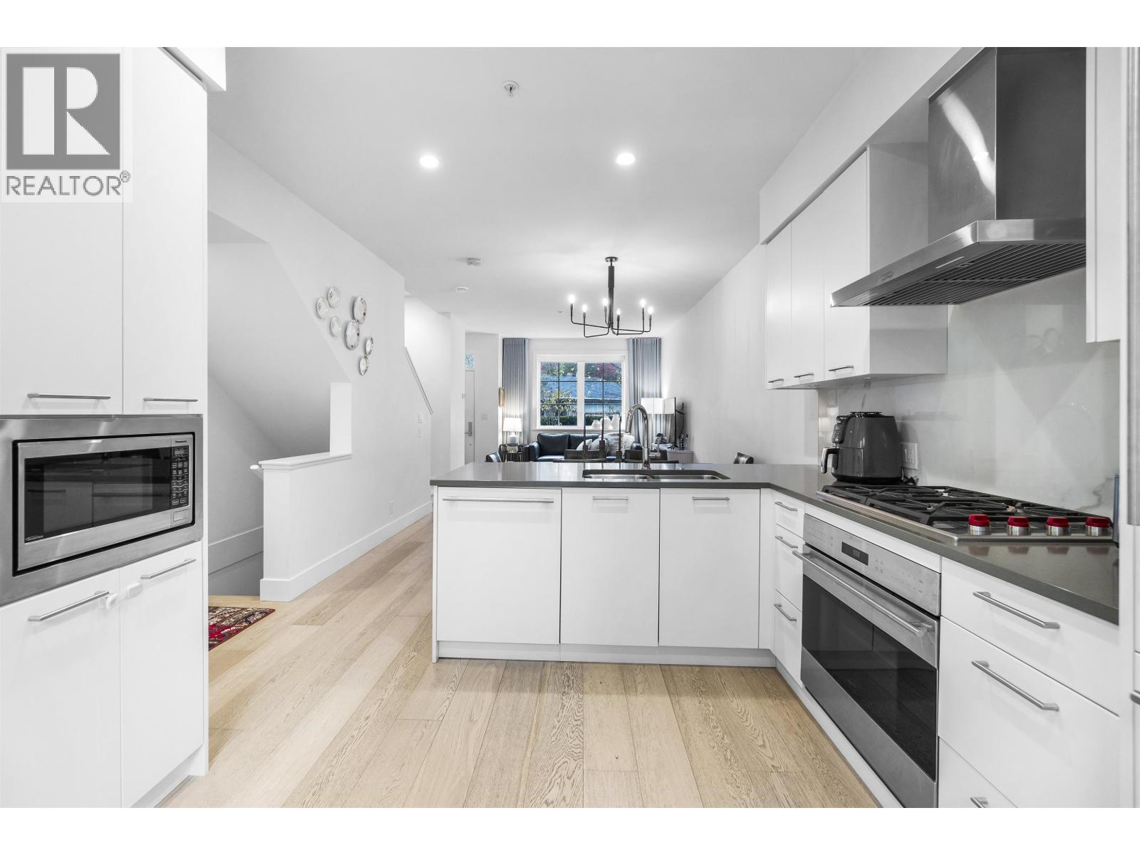 5 1133 RIDGEWOOD DRIVE, North Vancouver