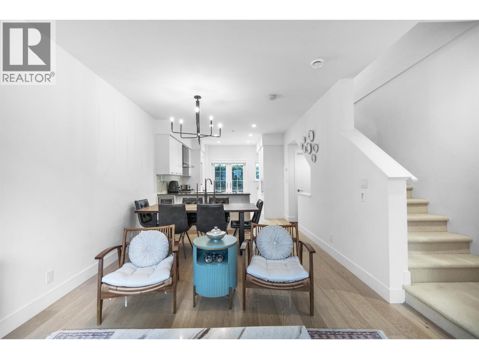 5 1133 RIDGEWOOD DRIVE, North Vancouver