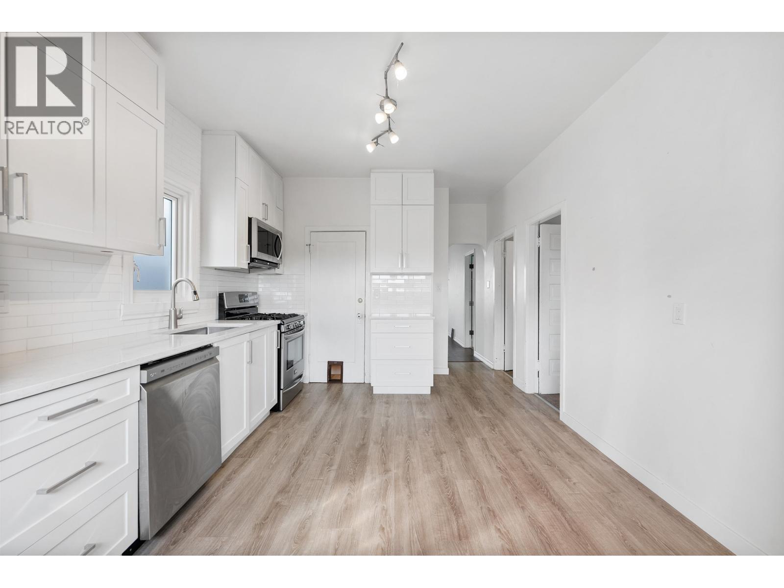 1732 E 3RD AVENUE, Vancouver