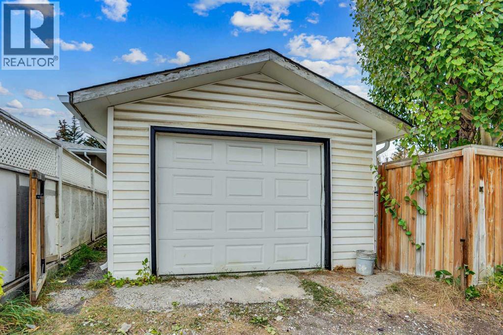 Single Family House Bungalow for Sale in  Buckthorn Road NW Thorncliffe Calgary 