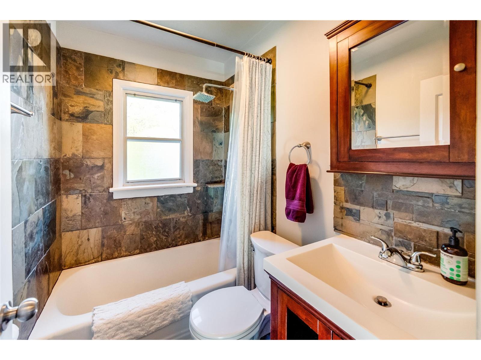 2829 5th Avenue, Castlegar