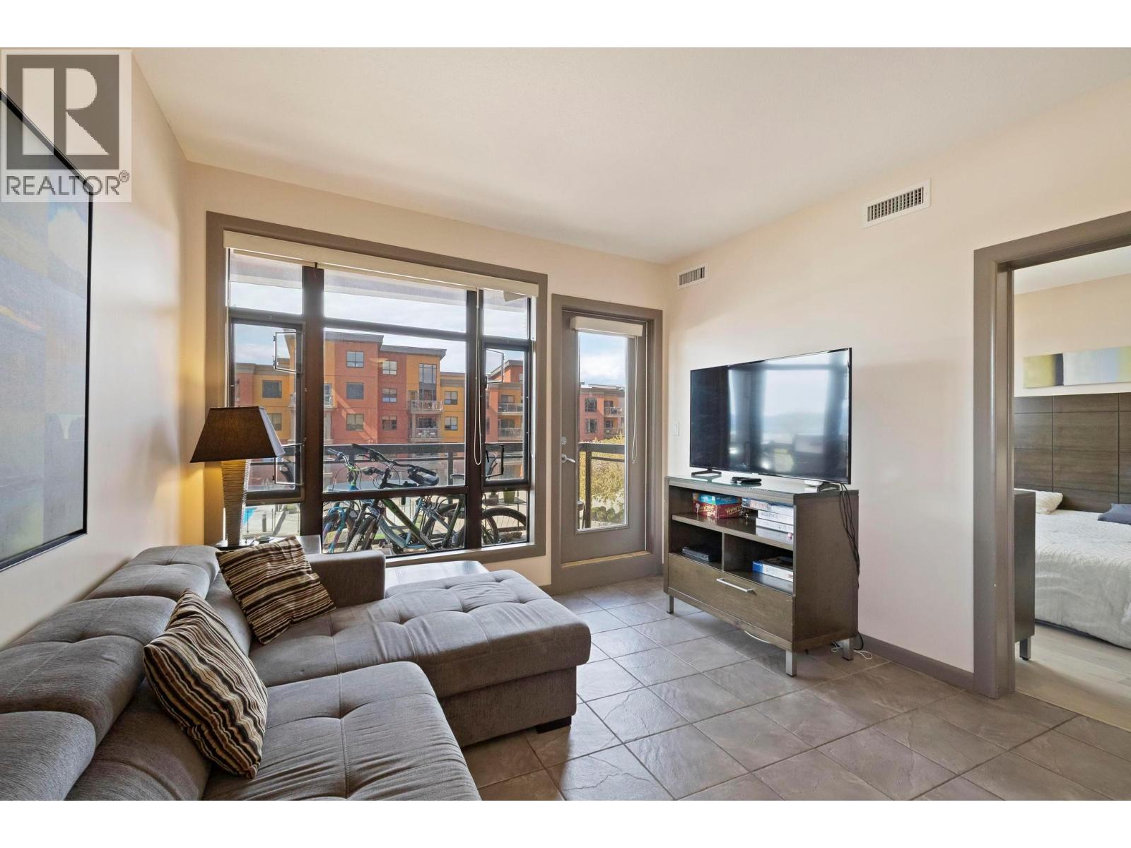 543 654 Cook Road, Kelowna