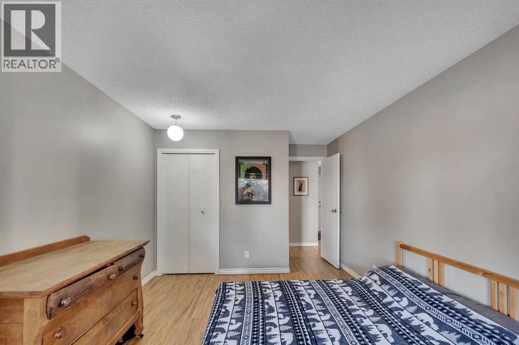 Single Family House for Sale in    Avenue NE Tuxedo Park Calgary 