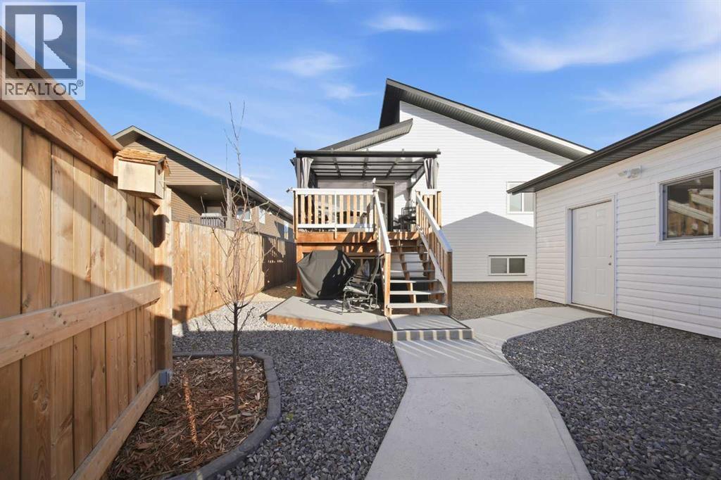 69 Mackenzie Avenue, Lacombe