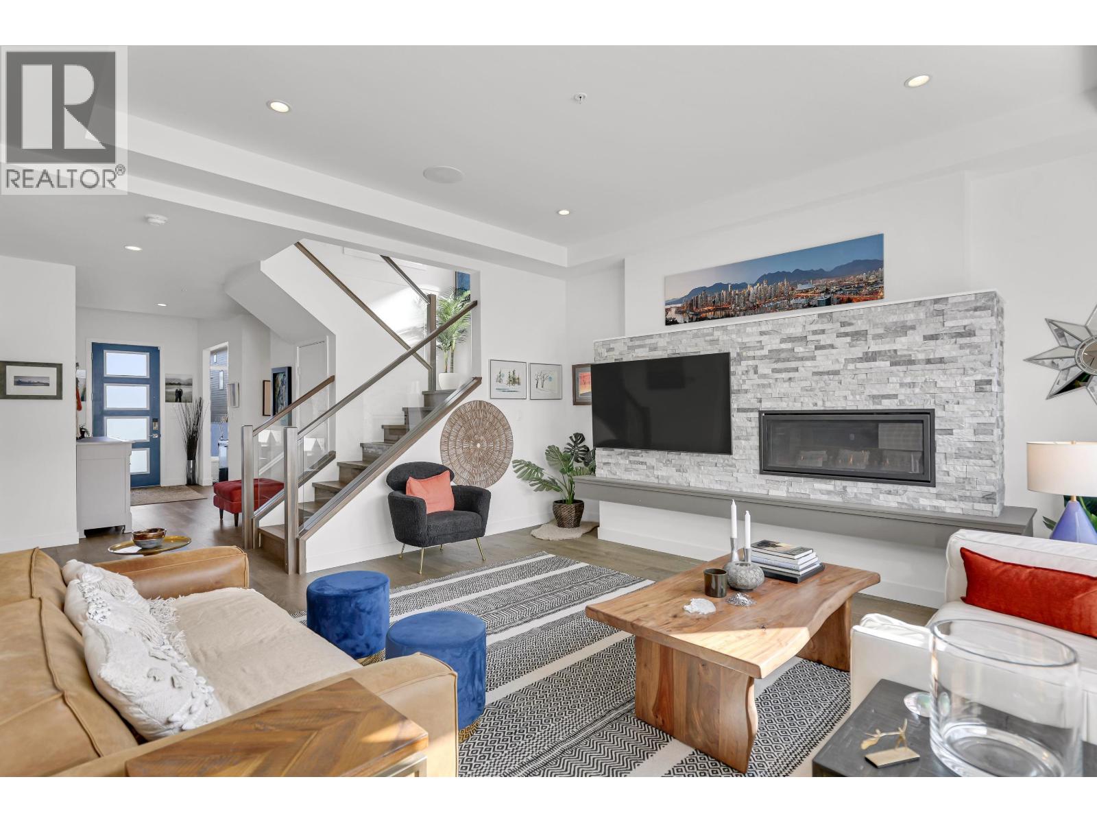 1706 SPARROW WAY, Squamish