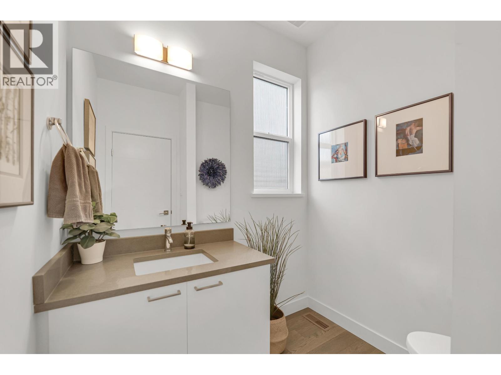 1706 SPARROW WAY, Squamish