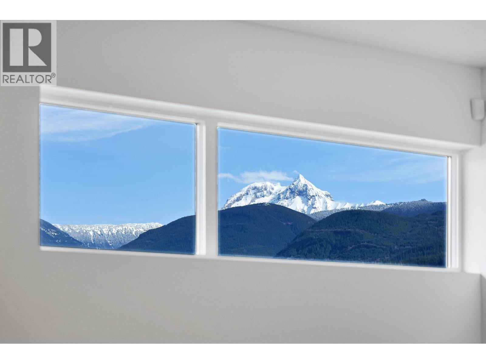 1706 SPARROW WAY, Squamish