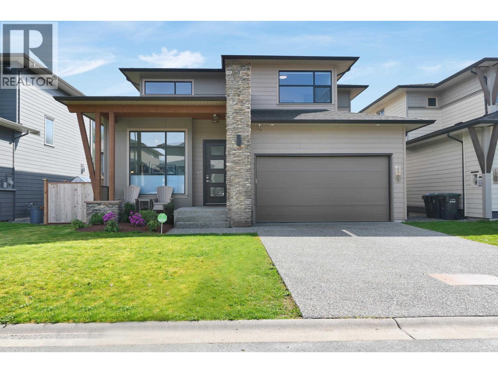 1706 SPARROW WAY, Squamish