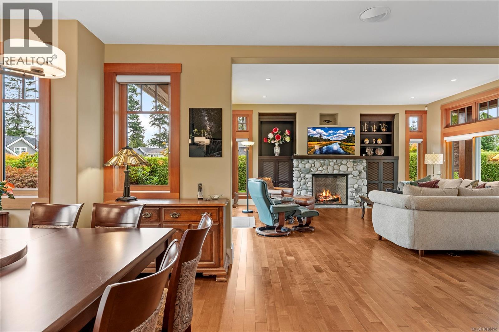 942 Bluffs Dr, Qualicum Beach