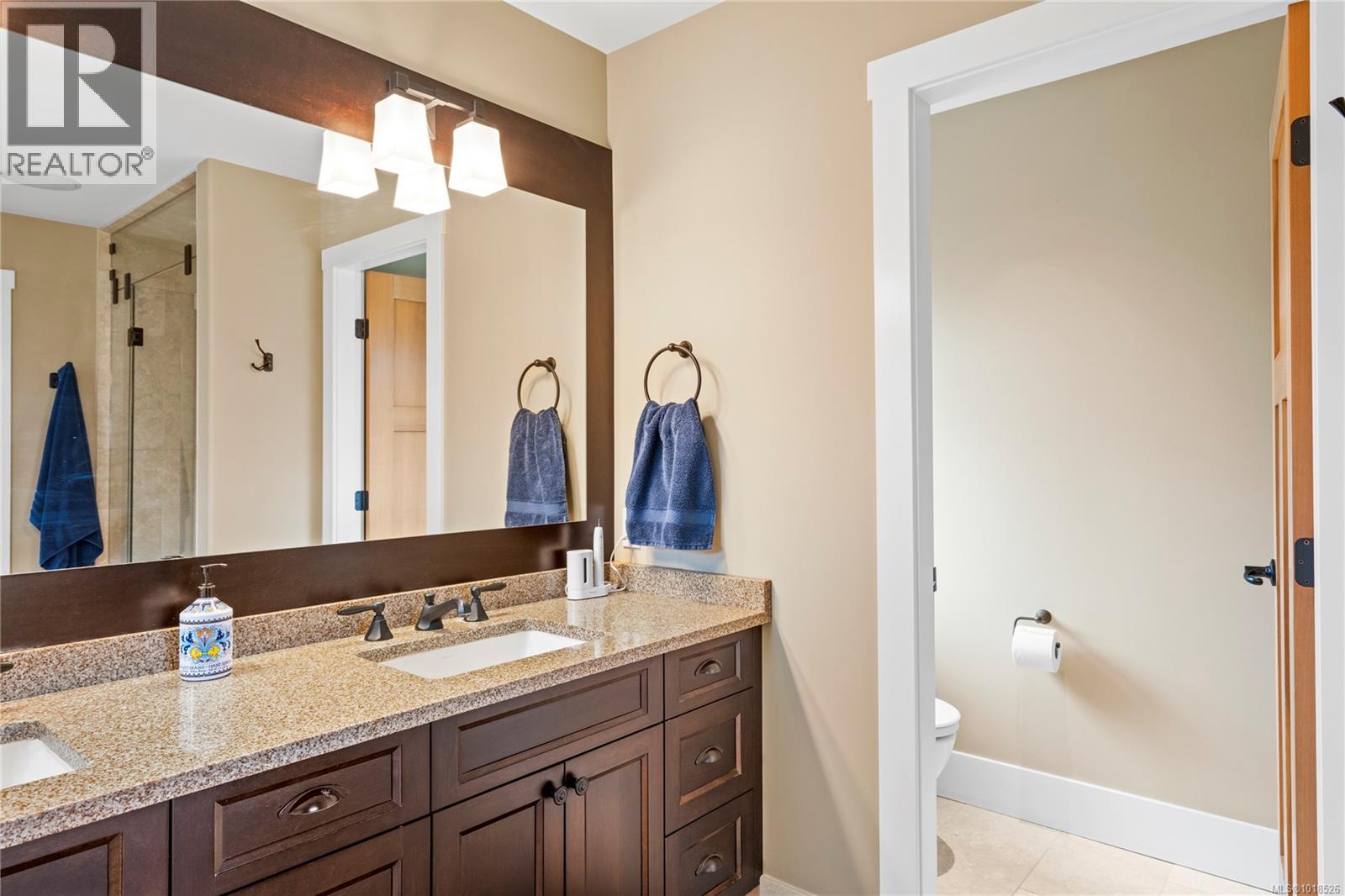 942 Bluffs Dr, Qualicum Beach