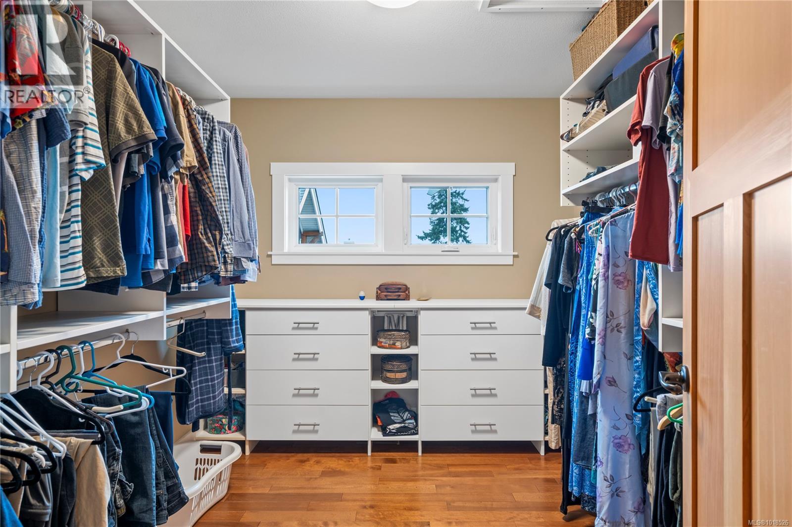 942 Bluffs Dr, Qualicum Beach