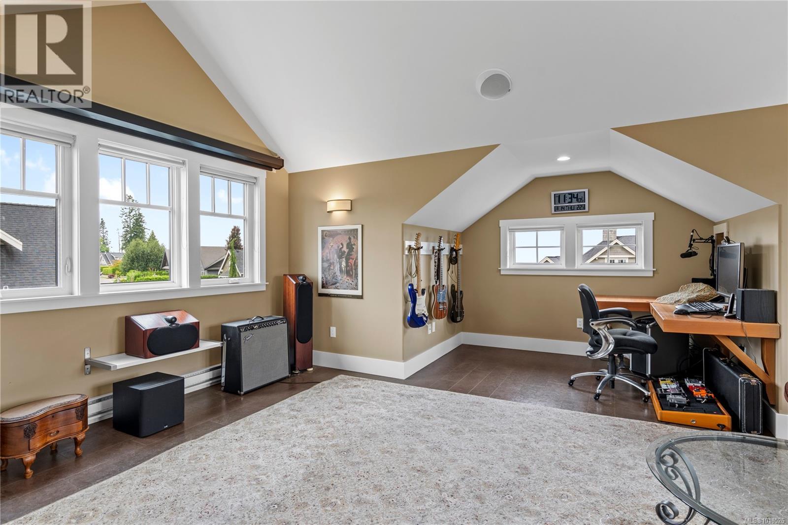 942 Bluffs Dr, Qualicum Beach