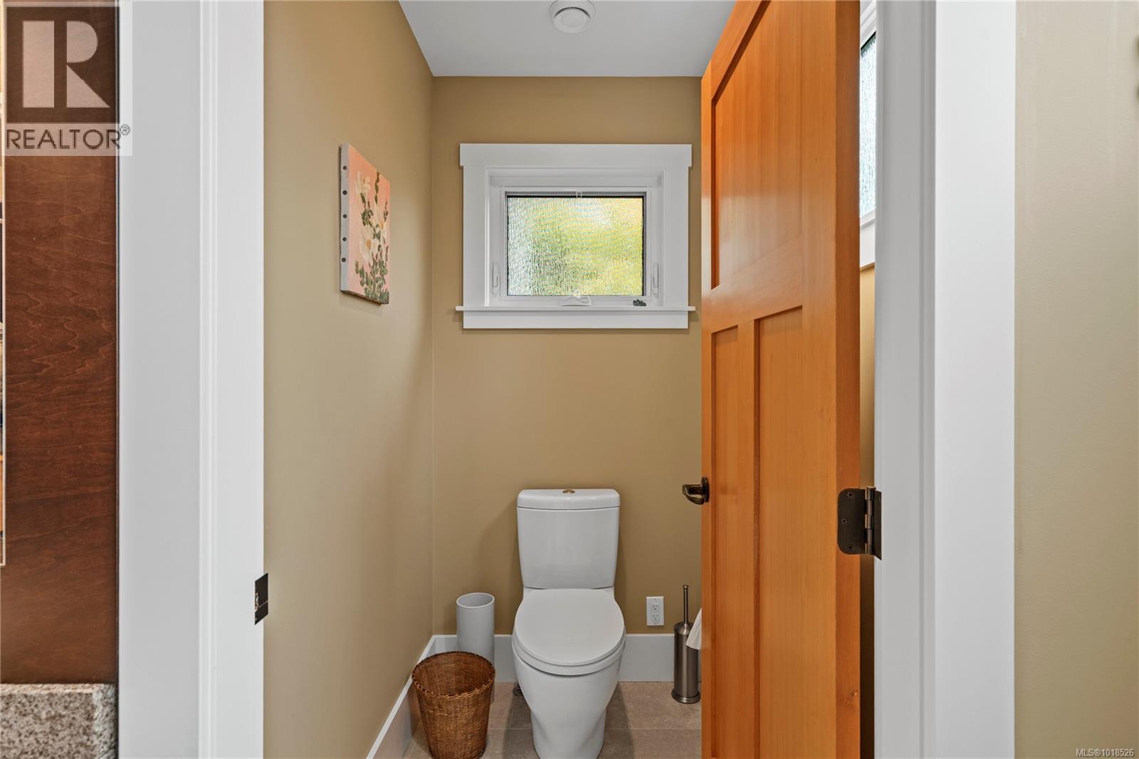 942 Bluffs Dr, Qualicum Beach