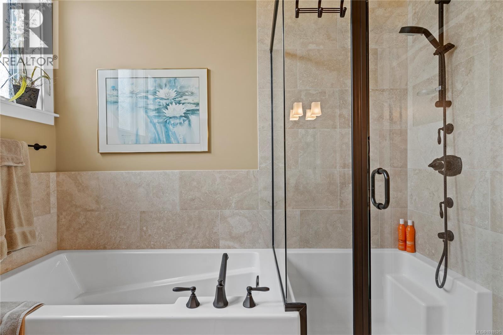 942 Bluffs Dr, Qualicum Beach