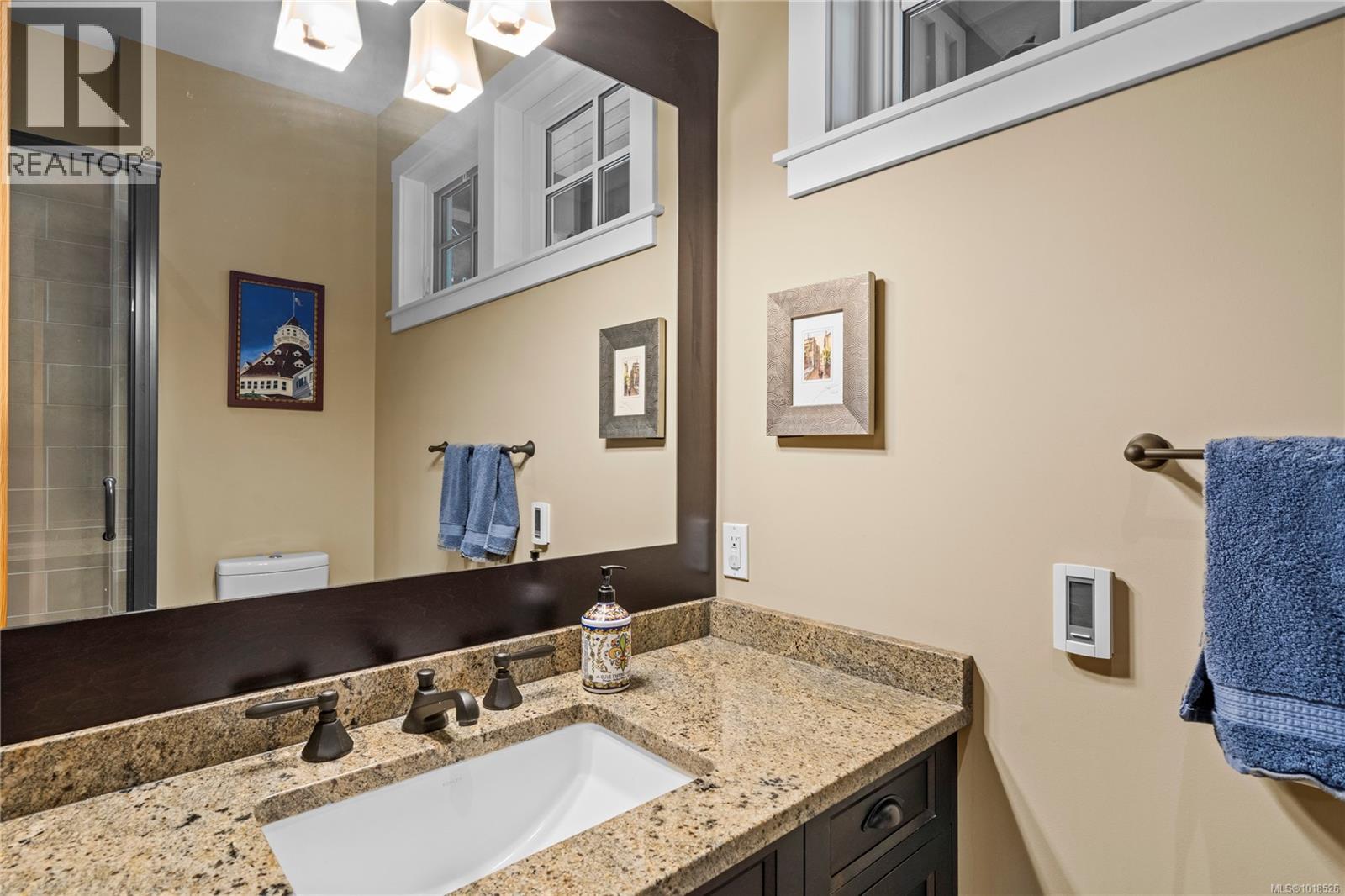 942 Bluffs Dr, Qualicum Beach