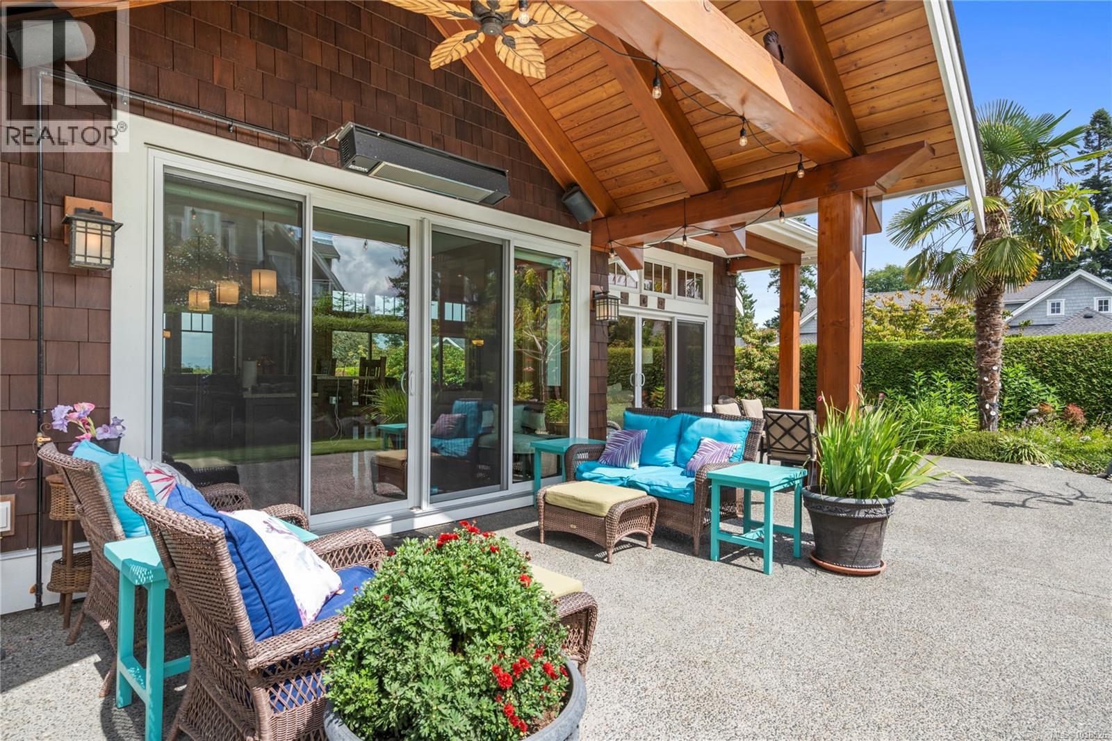 942 Bluffs Dr, Qualicum Beach