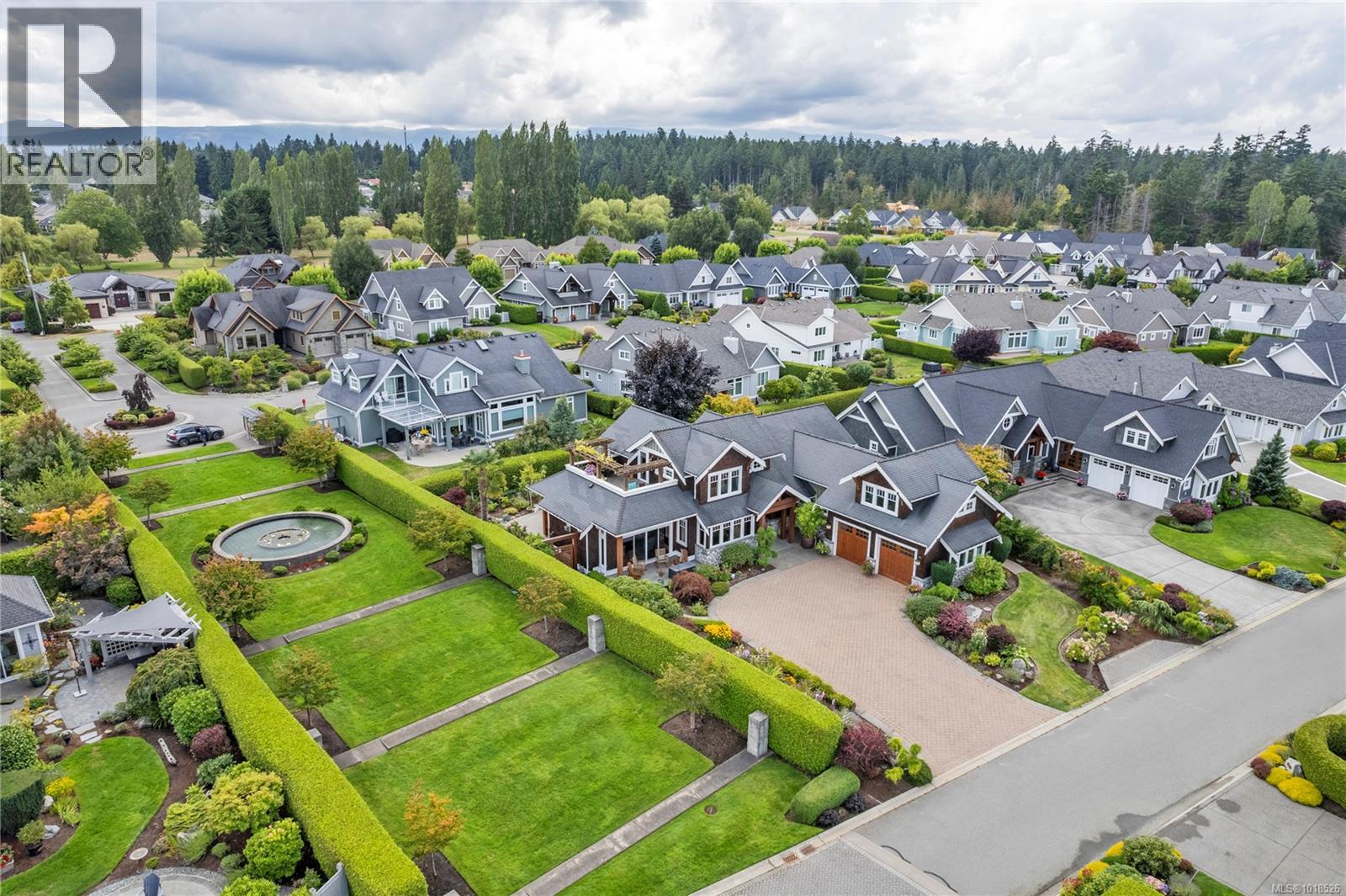 942 Bluffs Dr, Qualicum Beach