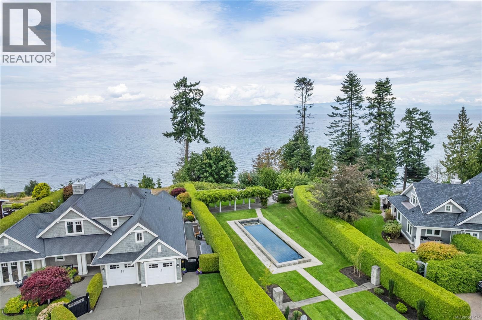 942 Bluffs Dr, Qualicum Beach