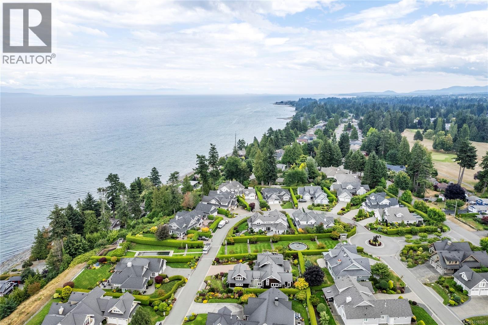 942 Bluffs Dr, Qualicum Beach
