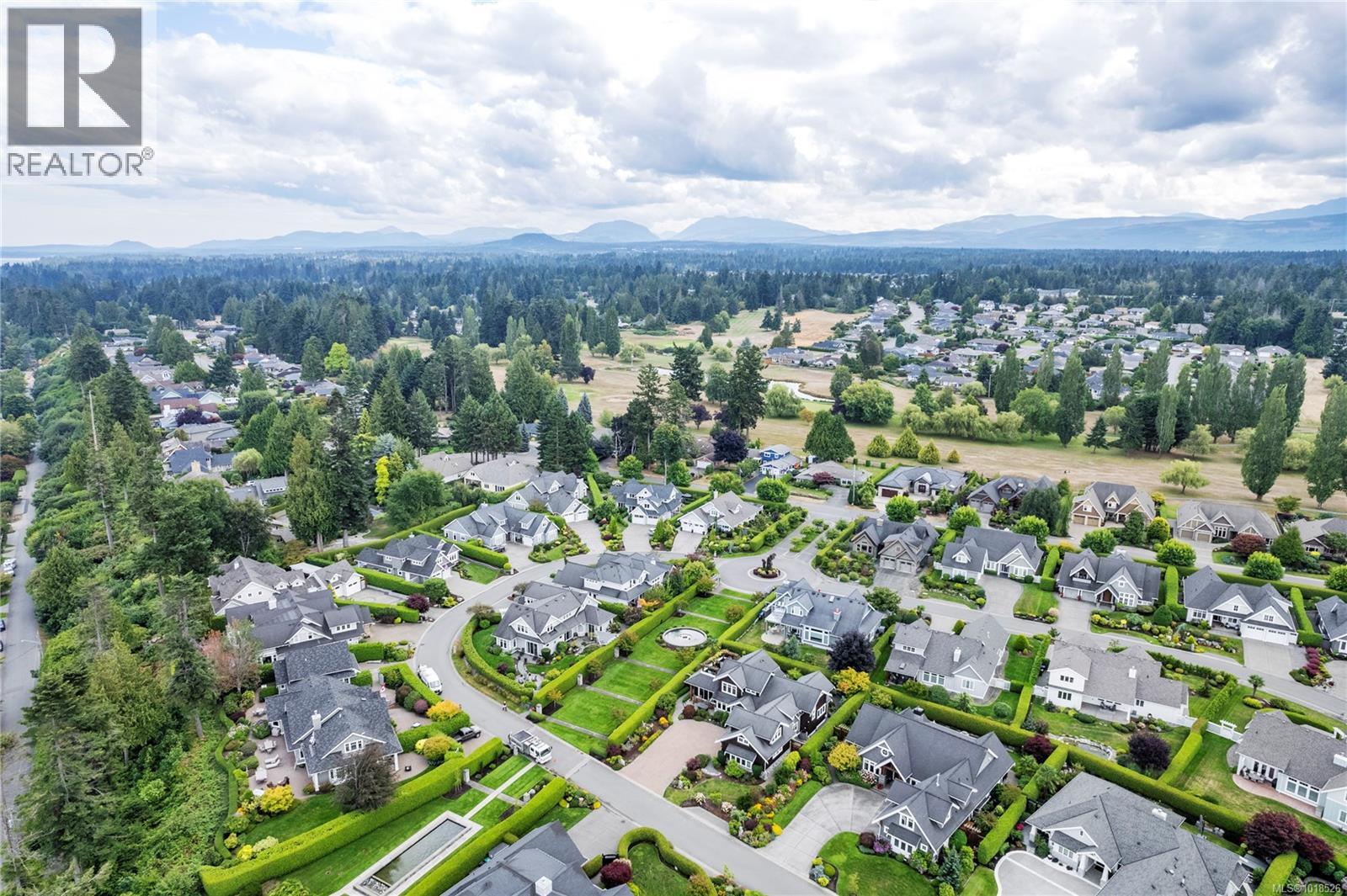 942 Bluffs Dr, Qualicum Beach