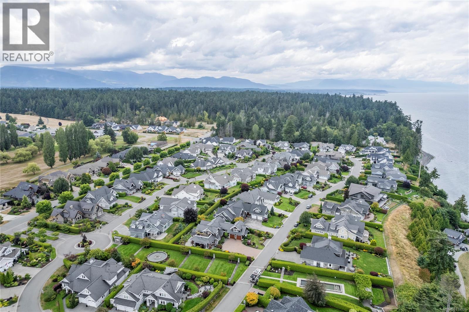 942 Bluffs Dr, Qualicum Beach