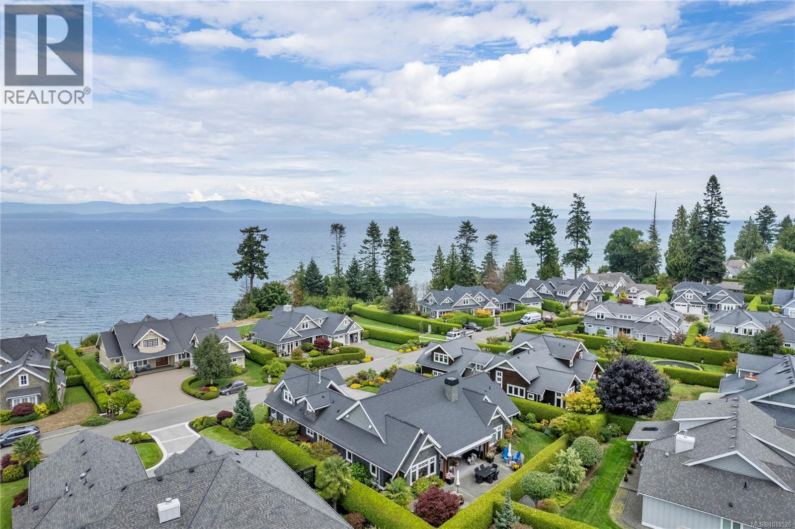 942 Bluffs Dr, Qualicum Beach
