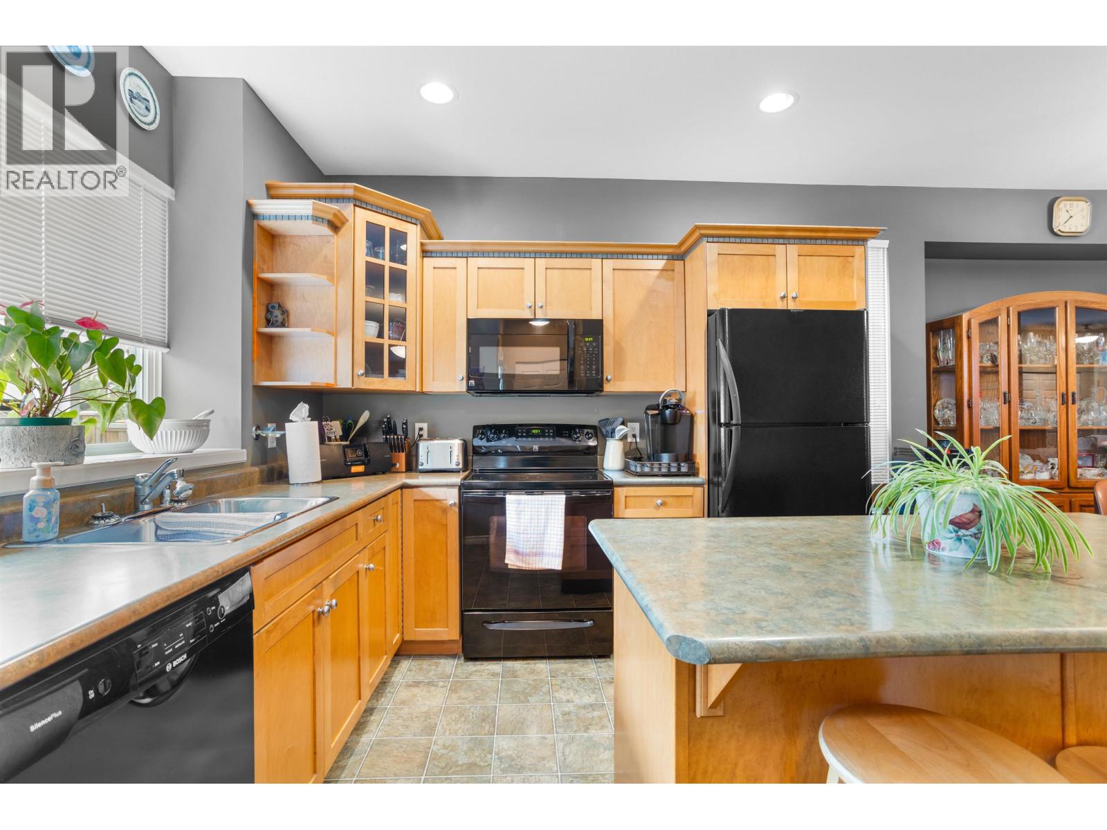 23635 DEWDNEY TRUNK ROAD, Maple Ridge