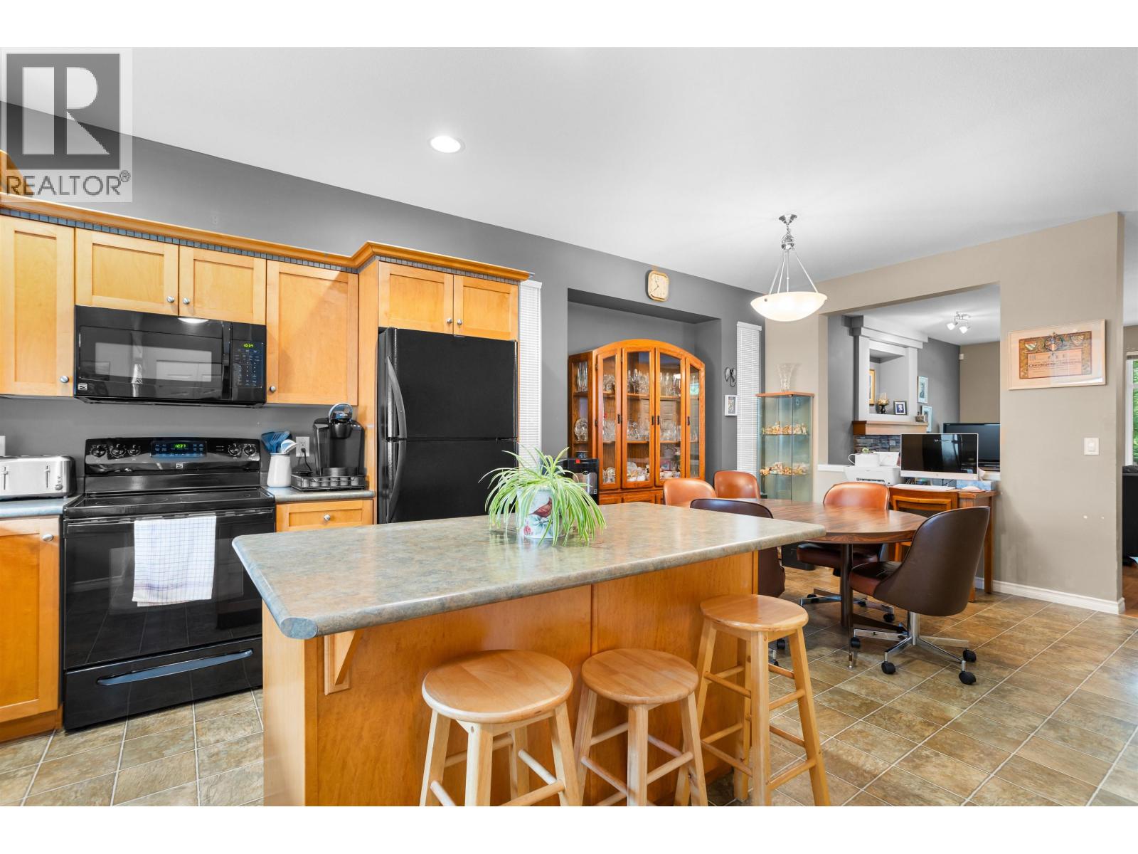 23635 DEWDNEY TRUNK ROAD, Maple Ridge