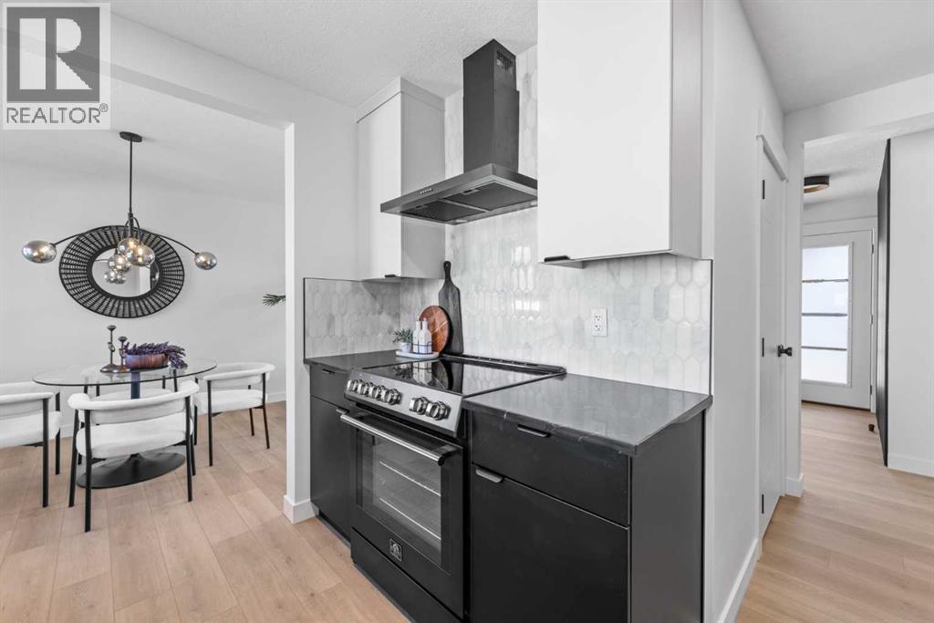 Single Family House Bungalow for Sale in  Gainsborough Drive SW Glamorgan Calgary 