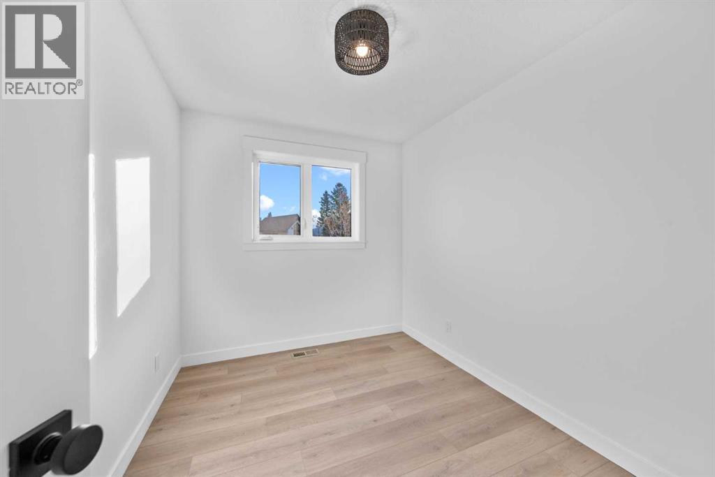 Single Family House Bungalow for Sale in  Gainsborough Drive SW Glamorgan Calgary 