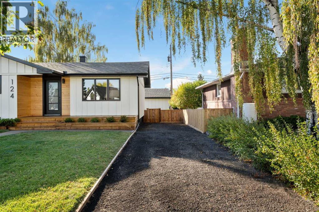 Single Family House Bungalow for Sale in  Gainsborough Drive SW Glamorgan Calgary 