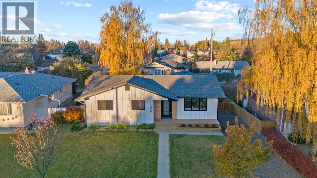 Single Family House Bungalow for Sale in  Gainsborough Drive SW Glamorgan Calgary 