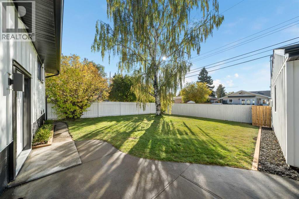 Single Family House Bungalow for Sale in  Gainsborough Drive SW Glamorgan Calgary 