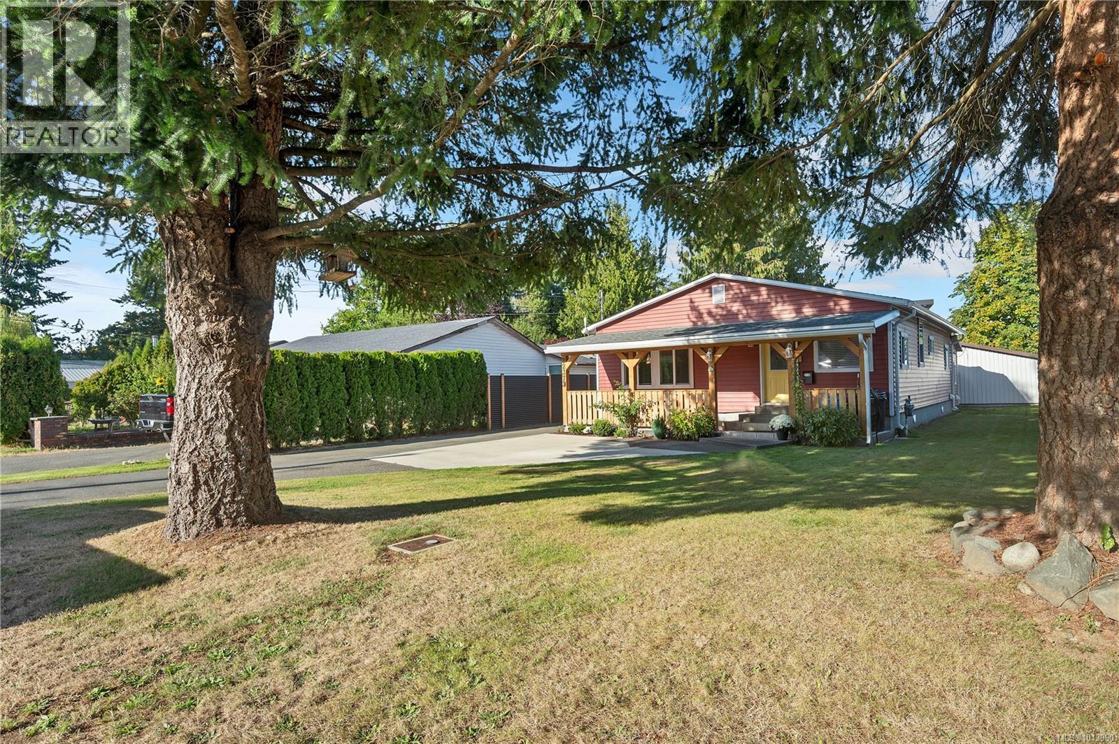 2237 Eardley Rd, Campbell River