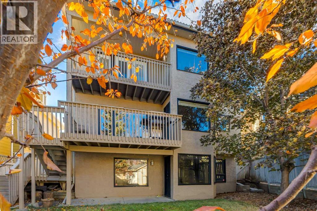 Single Family House for Sale in  Sienna Hills Drive SW Signal Hill Calgary 