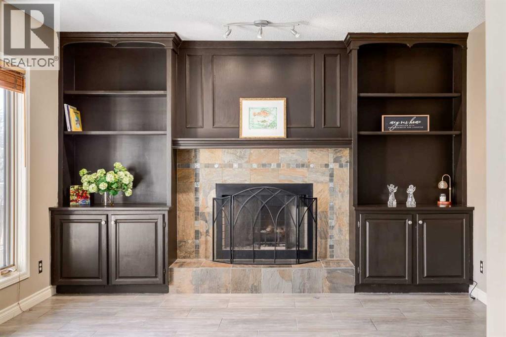 Single Family House for Sale in  Sienna Hills Drive SW Signal Hill Calgary 